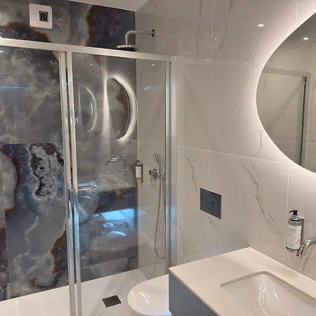 Zhong Hua Hotel 3*