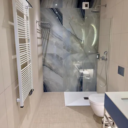 Zhong Hua Hotel 3*