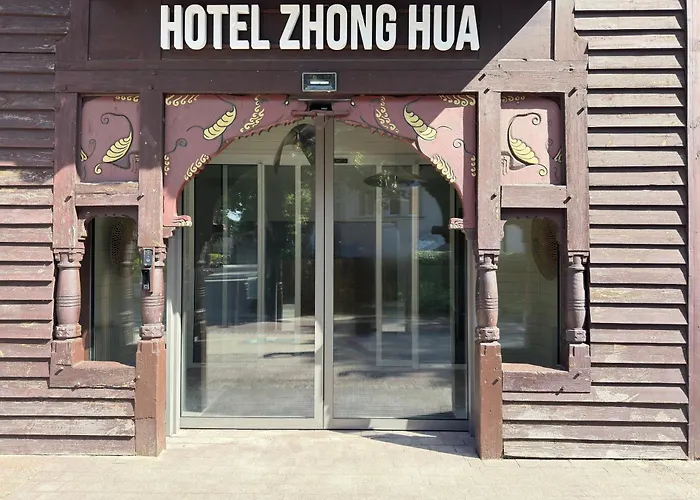 Zhong Hua Hotel 3*