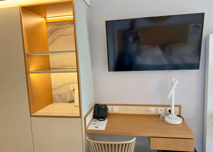 Hotel Zhong Hua 3*